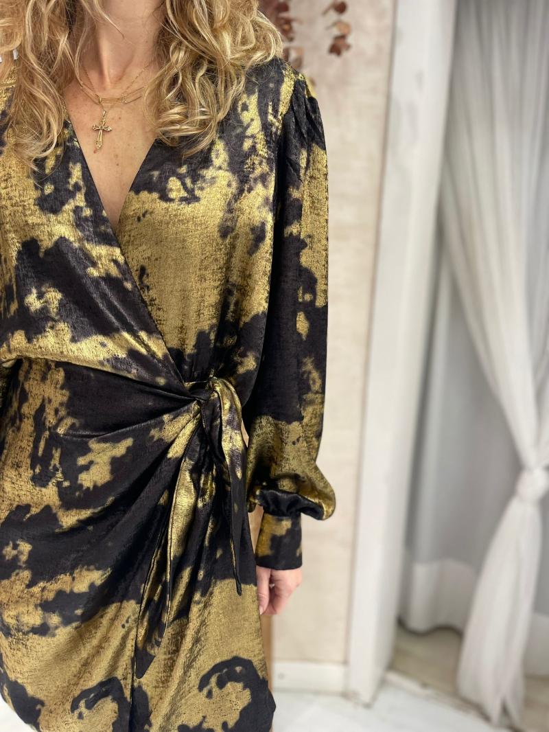 VESTIDO CORTO ENVOLVENTE