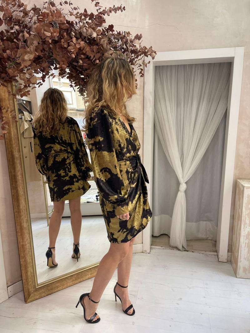 VESTIDO CORTO ENVOLVENTE